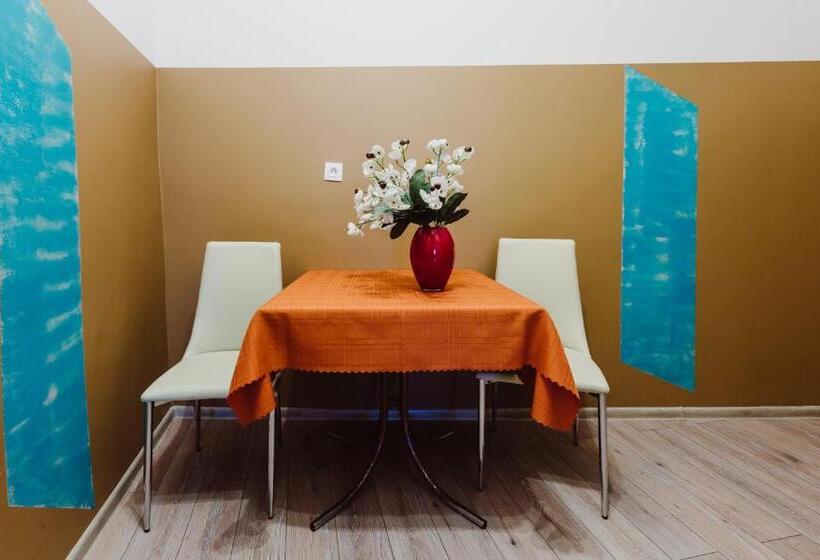 חדר סטנדרט לארבעה, Hostel Tara