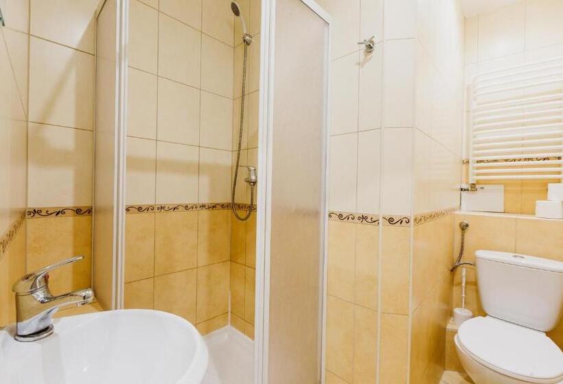 חדר סטנדרט לארבעה, Hostel Tara