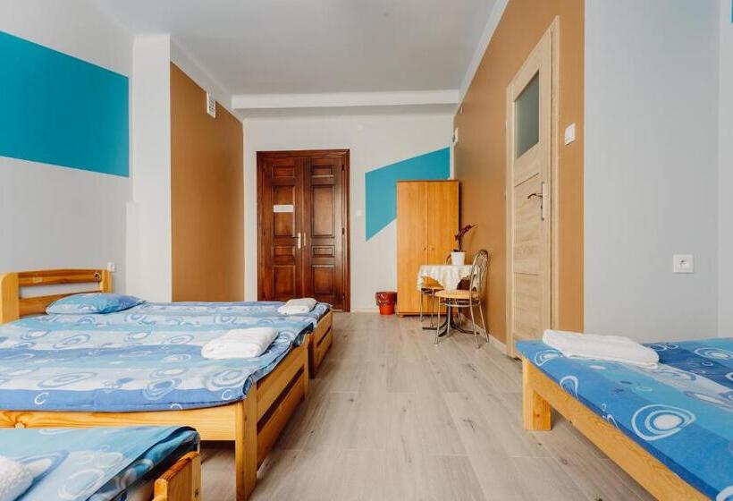 חדר סטנדרט לארבעה, Hostel Tara