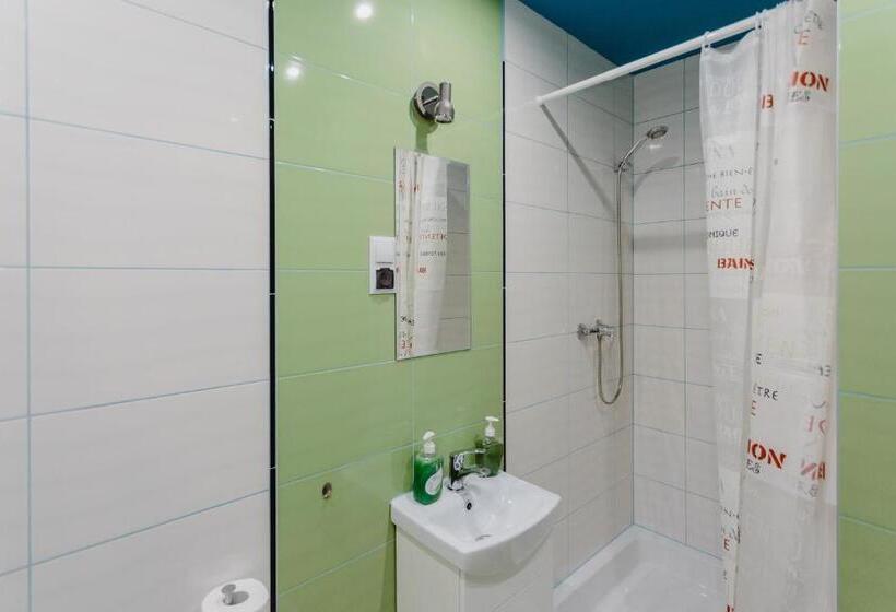 חדר סטנדרט לארבעה, Hostel Tara