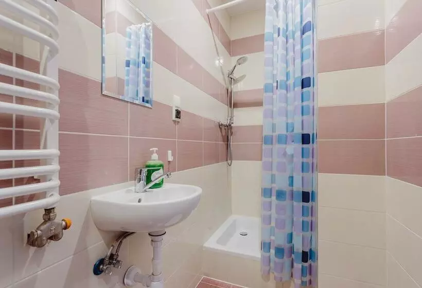 اتاق استاندارد, Hostel Tara