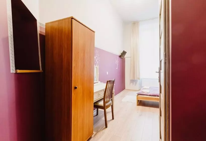 اتاق استاندارد, Hostel Tara