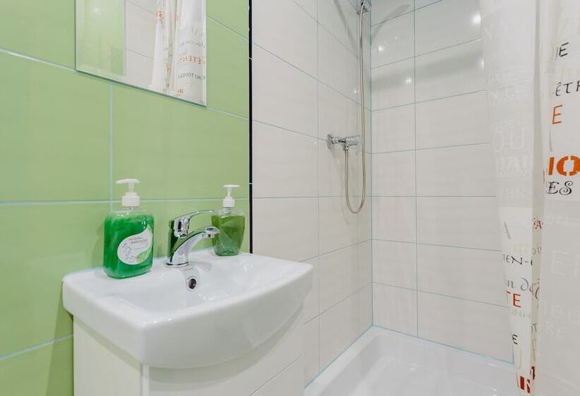 חדר סטנדרט לארבעה, Hostel Tara