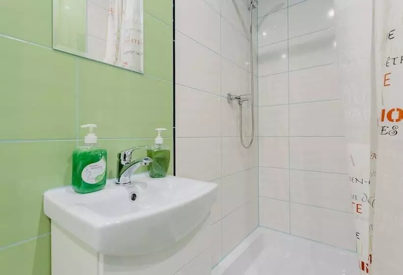 اتاق استاندارد چهار تخته, Hostel Tara