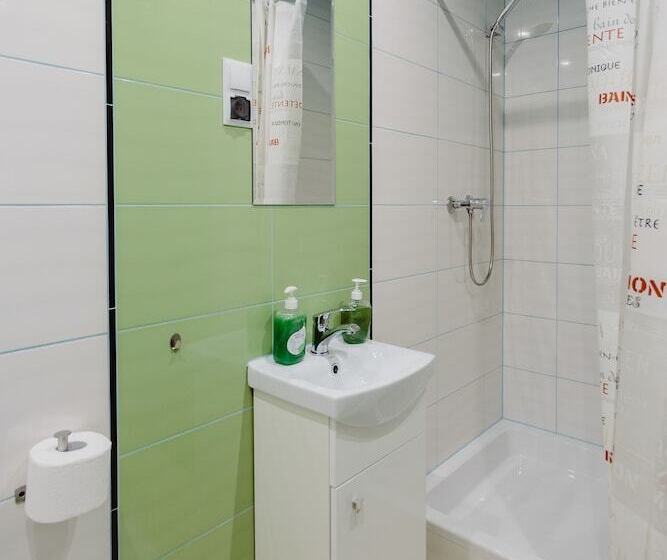 חדר סטנדרט לארבעה, Hostel Tara