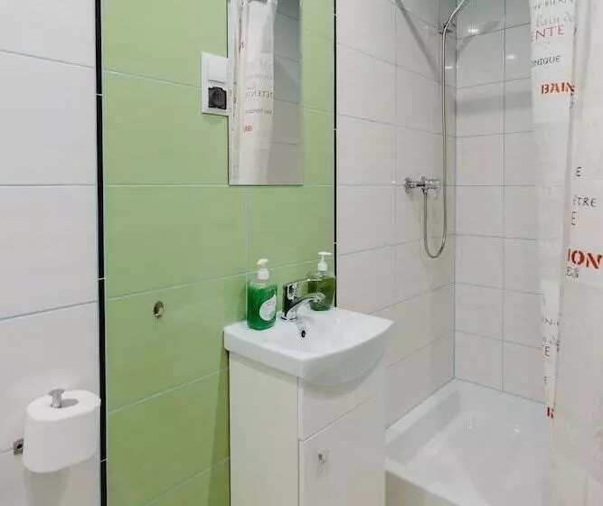 اتاق استاندارد چهار تخته, Hostel Tara