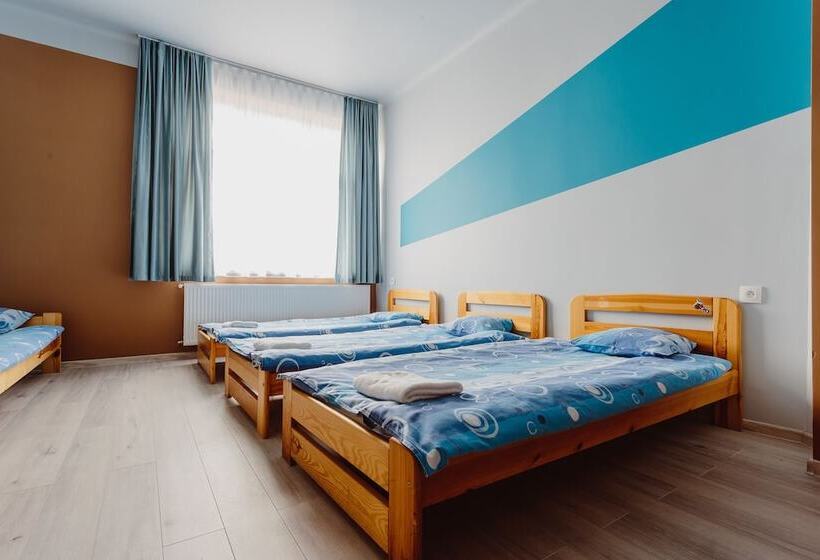 חדר סטנדרט לארבעה, Hostel Tara