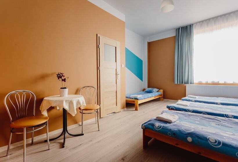 חדר סטנדרט לארבעה, Hostel Tara