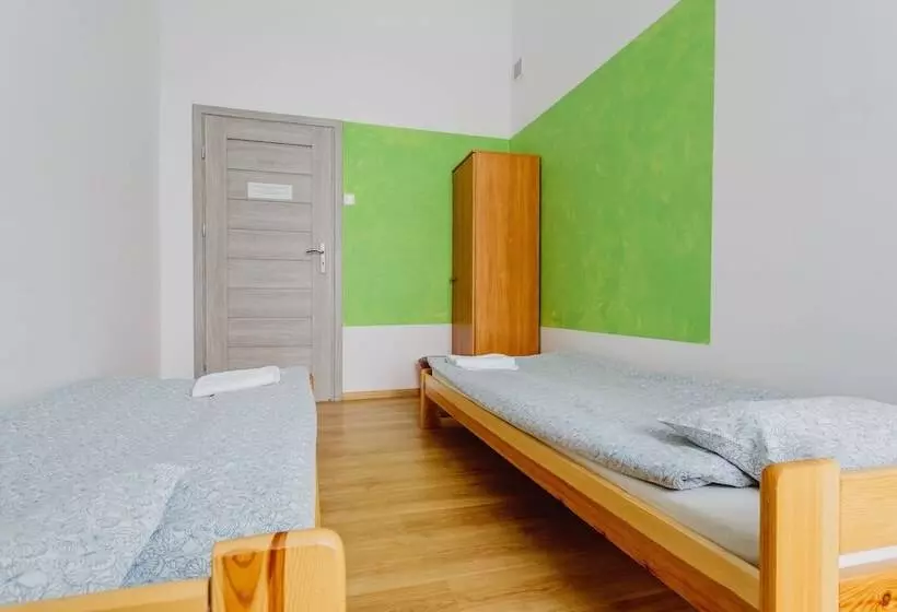 اتاق استاندارد با سرویس بهداشتی مشترک, Hostel Tara