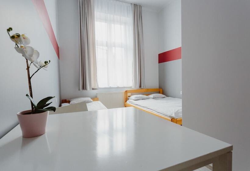 חדר סטנדרט, Hostel Tara