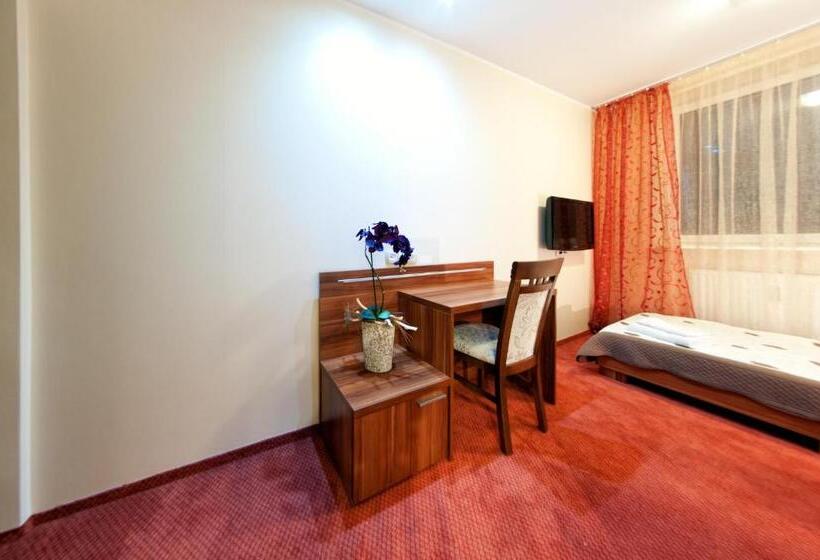 غرفة قياسية فردية, 24