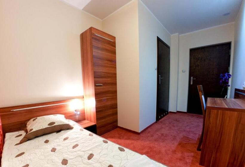 غرفة قياسية فردية, 24