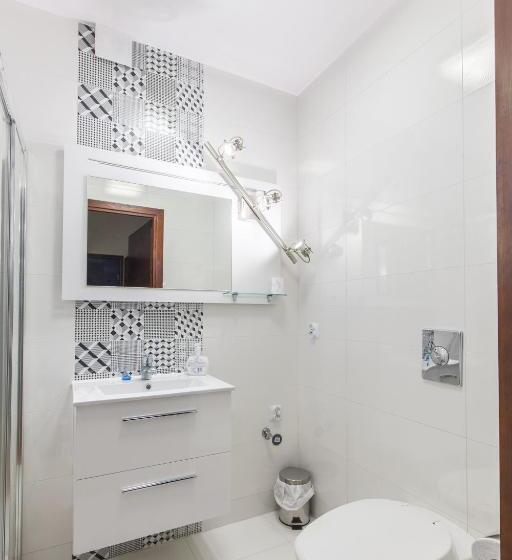 غرفة قياسية, 24