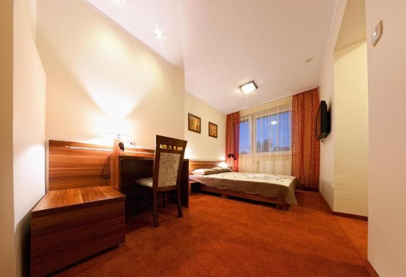 غرفة قياسية, 24