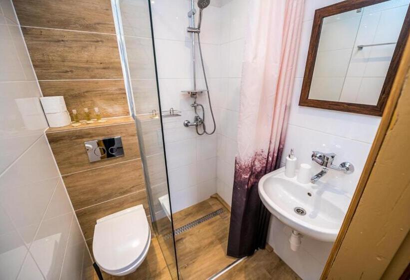 带1个卧室的带阳台的公寓, Ariston