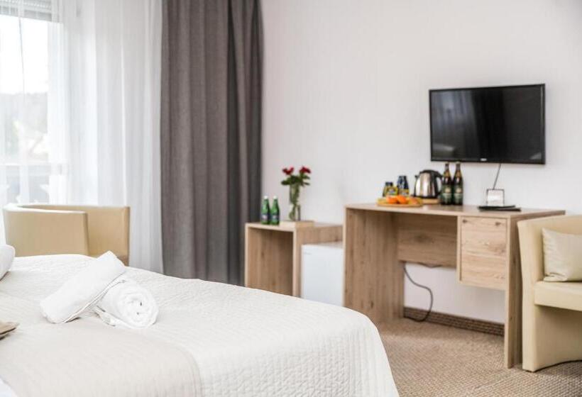 带1个卧室的带阳台的公寓, Ariston