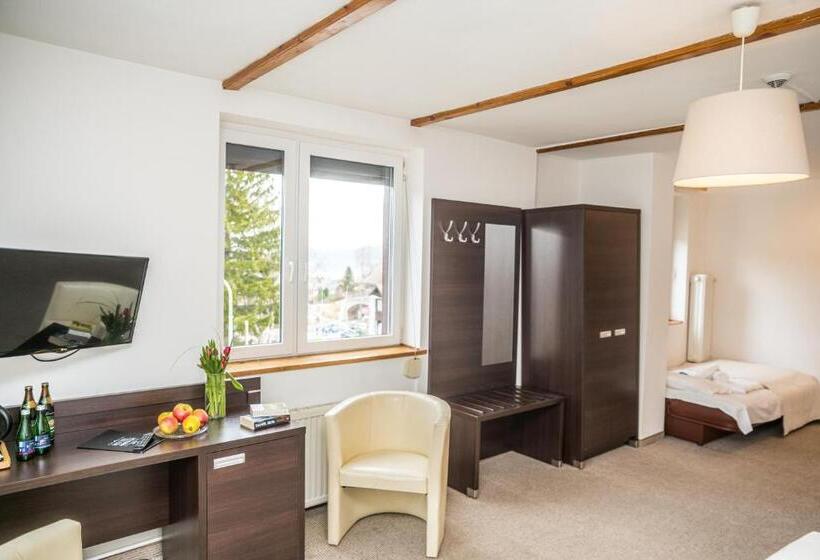 带1个卧室的带阳台的公寓, Ariston