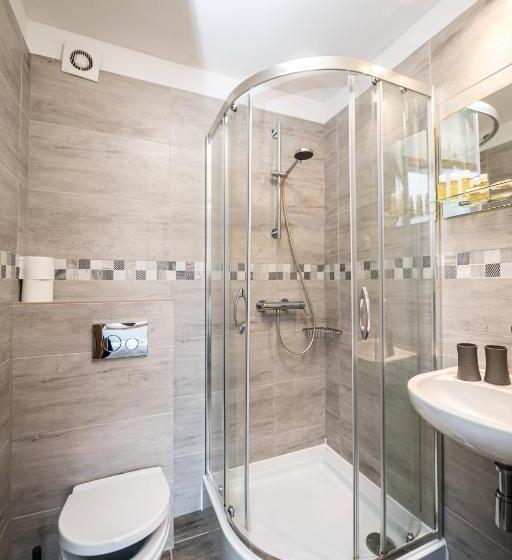 带1个卧室的带阳台的公寓, Ariston