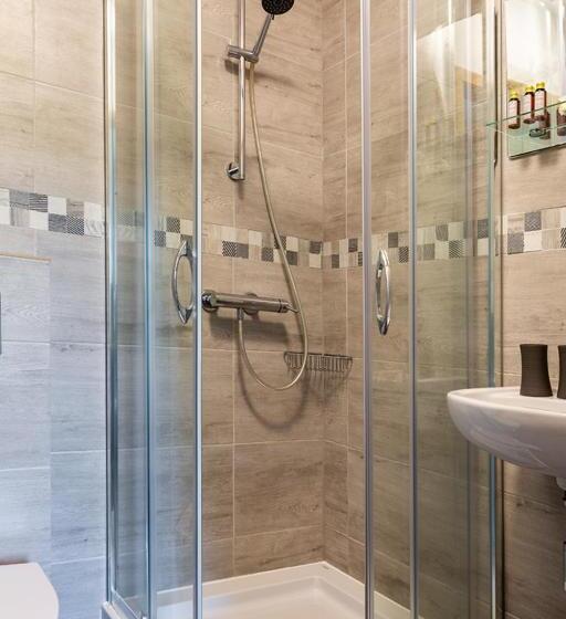 带1个卧室的带阳台的公寓, Ariston