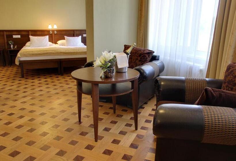 سوییت جونیور, Baltaci Atrium