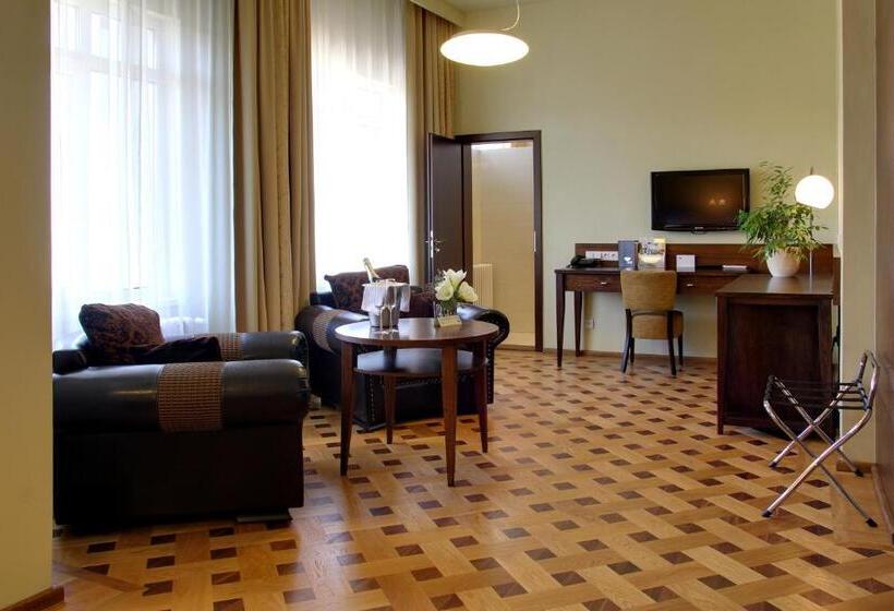 سوییت جونیور, Baltaci Atrium