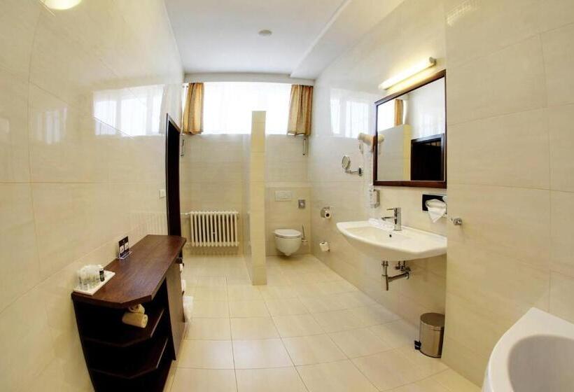 سوییت جونیور, Baltaci Atrium