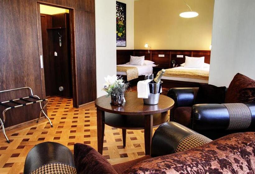 سوییت جونیور, Baltaci Atrium