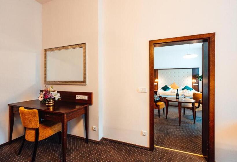 سوییت خانوادگی, Baltaci Atrium