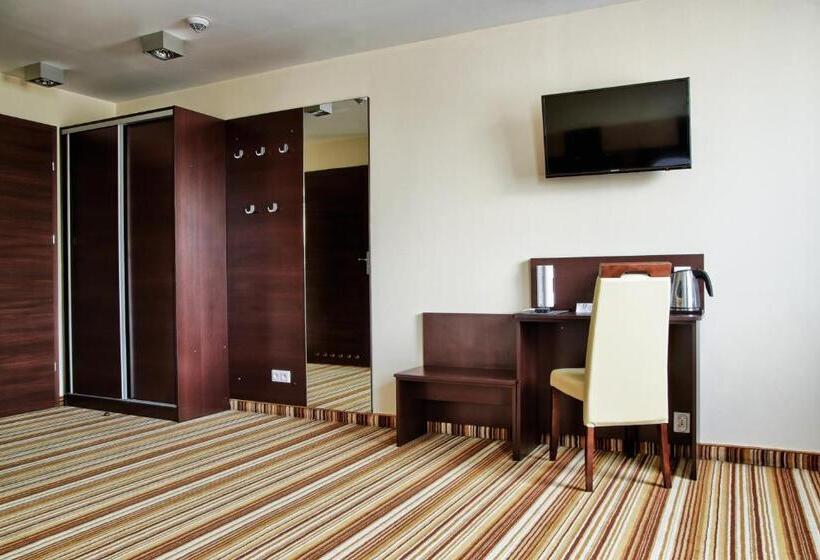 Номер Стандарт Трехместный, Boutique Hotel S Kwiska   Legnicka