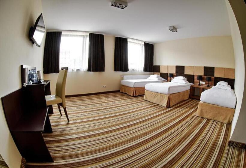 Номер Стандарт Трехместный, Boutique Hotel S Kwiska Legnicka