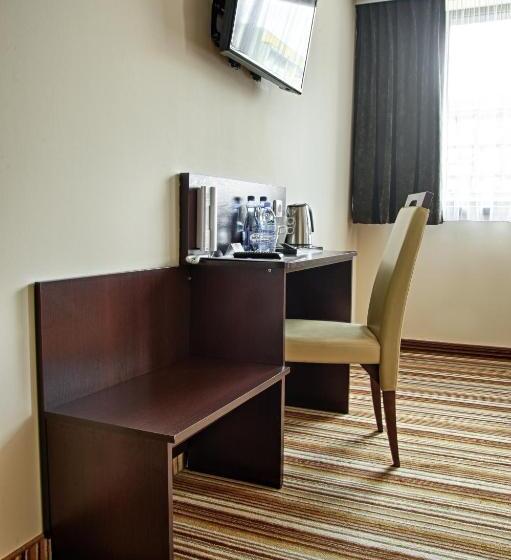 Номер Стандарт Трехместный, Boutique Hotel S Kwiska Legnicka