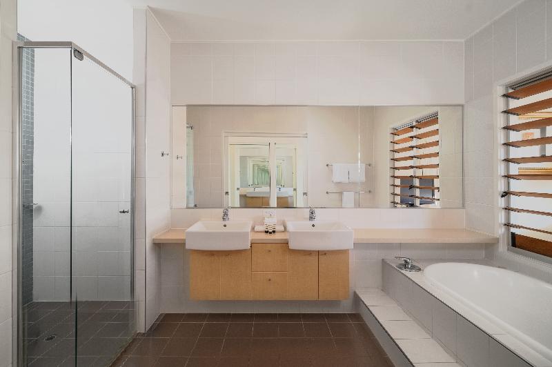 Номер Deluxe, Dayang Bay Resort Langkawi
