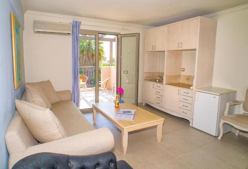 Семейный Номер, Efrosini Village