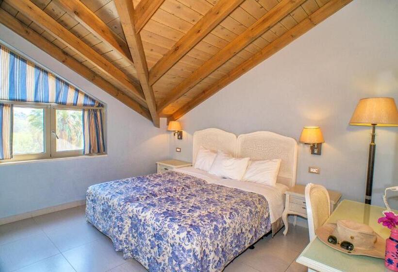 패밀리 룸, Efrosini Village