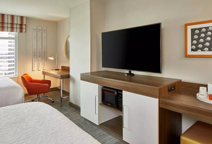 ２ダブルベッドのスタンダードルーム, Hampton Inn & Suites Atlanta Midtown
