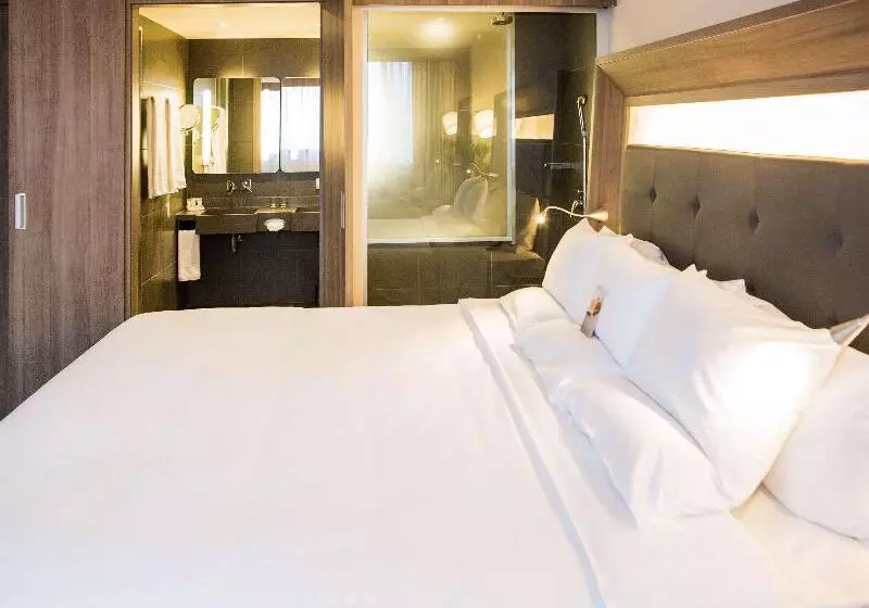 Standard-invahuone King-vuode, Hampton Inn & Suites Bellevue Downtownseattle