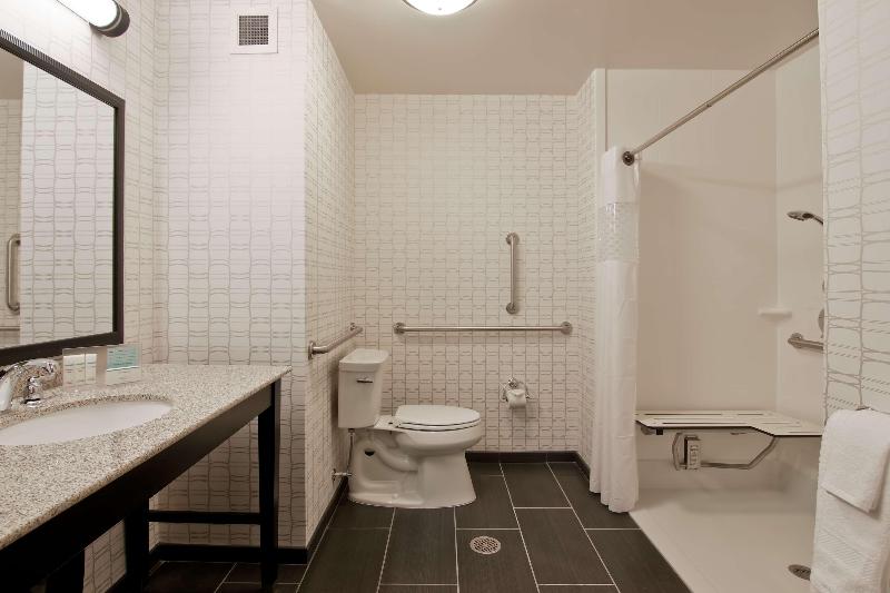 غرفة قياسية سرير كينج, Hampton Inn & Suites Bellevue Downtownseattle