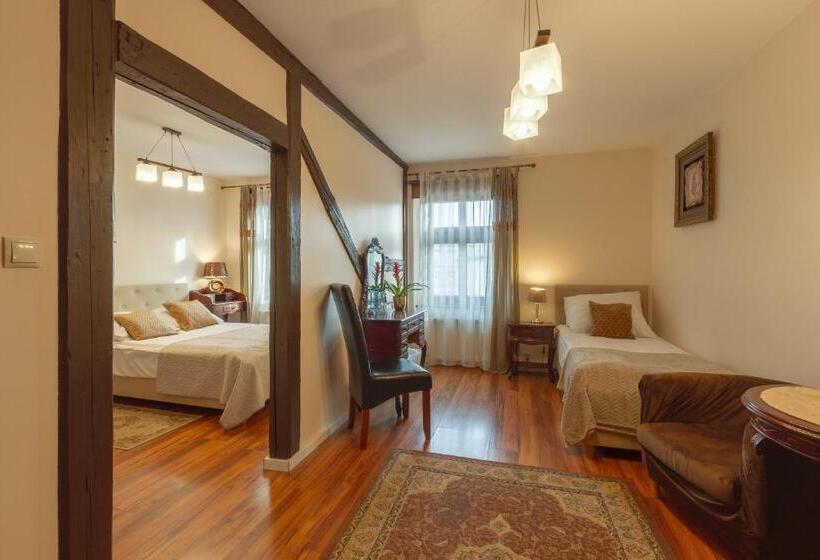 غرفة قياسية ثلاثية, Maria Helena