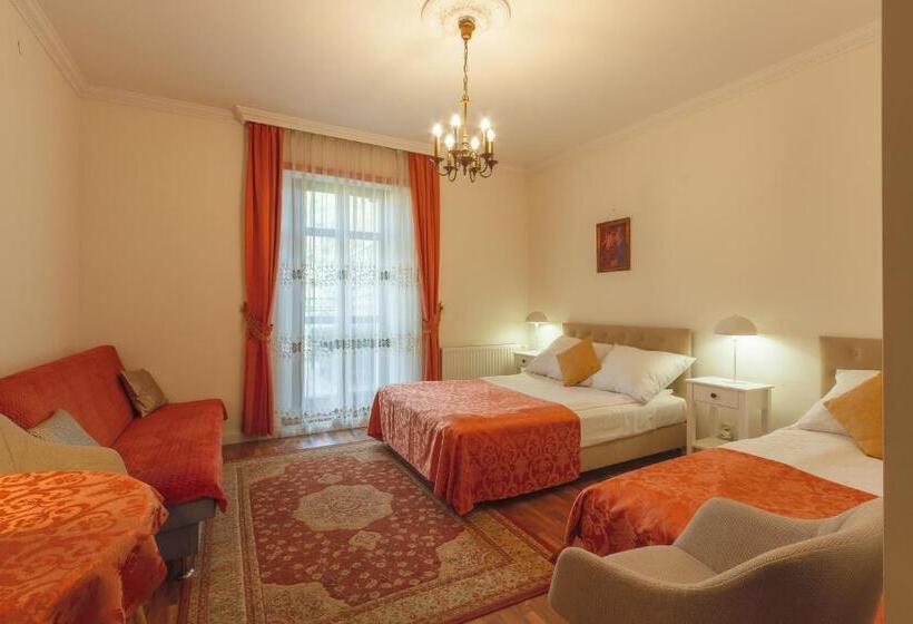 غرفة قياسية ثلاثية, Maria Helena