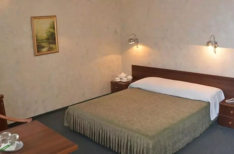 ジュニアスイート, Metallurg   Hostel
