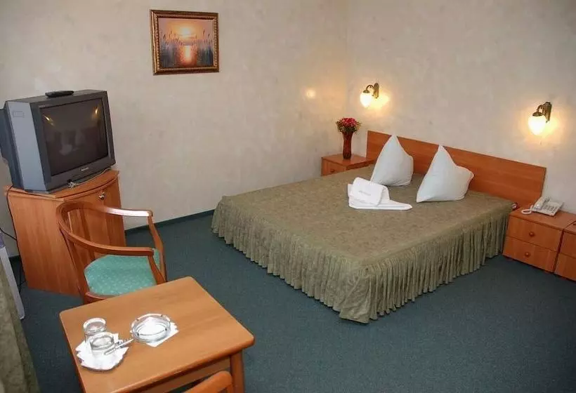 ジュニアスイート, Metallurg   Hostel