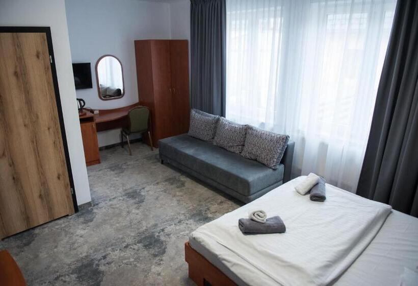 חדר סטנדרט לשלושה, Paradiso