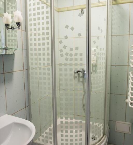 חדר סטנדרט לשלושה, Paradiso