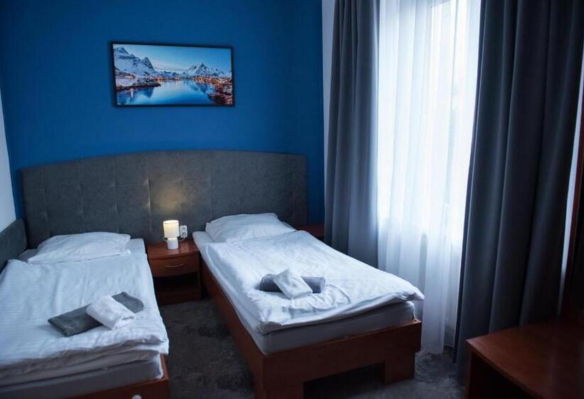 חדר סטנדרט לשלושה, Paradiso