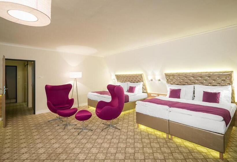 غرفة سوبيريور رباعية, Pytloun Wellness Hotel Harrachov