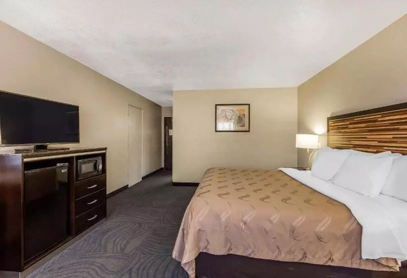 身障者適用キングサイズベッドルーム, Quality Inn Fallbrook I 15