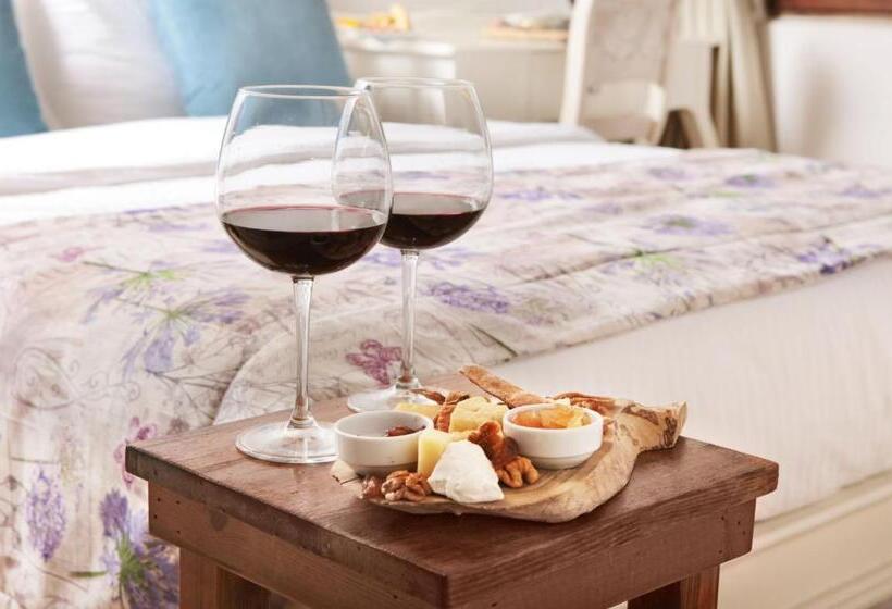 اتاق اکونومی, Vinifera Vineyards