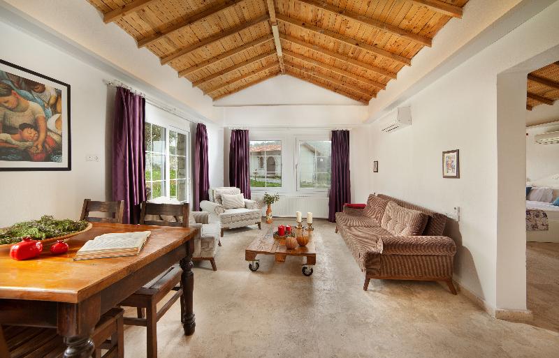 سوییت اجرایی, Vinifera Vineyards