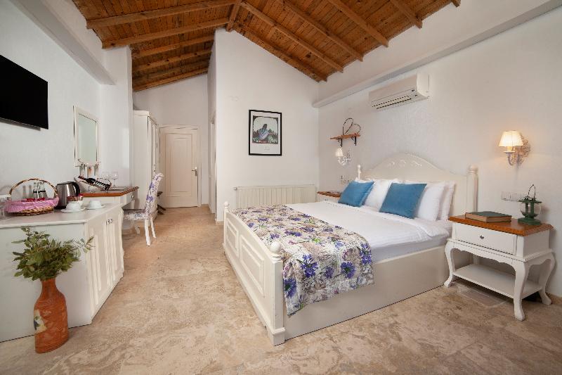 اتاق لوکس, Vinifera Vineyards