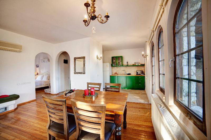 سوئیت با تخت بزرگ, Vinifera Vineyards